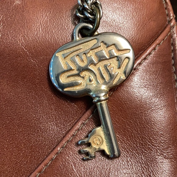 Ruth Saltz Collection Vintage 1970s Large Zip Clutch in Soft Cocoa Leather - Picture 4 of 5